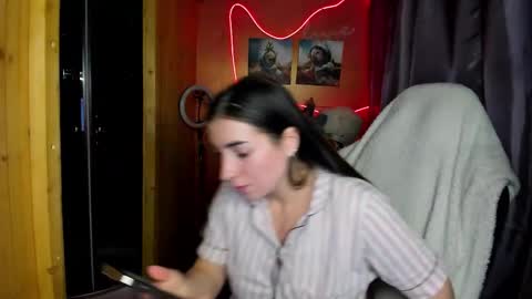 Snapshot of miss_tasy chatting on March 31, 10:15 am Melanie January 15th is my birthday there will be an interesting show online show from March 31, 10:15 am