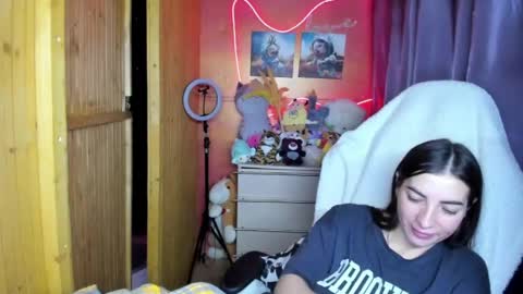 Snapshot of miss_tasy chatting on April 14, 6:30 am Melanie January 15th is my birthday there will be an interesting show online show from April 14, 6:30 am