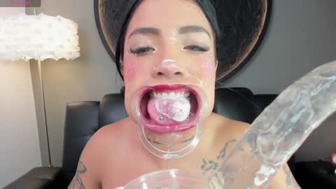 Vaiolette online show from January 10, 2:02 pm