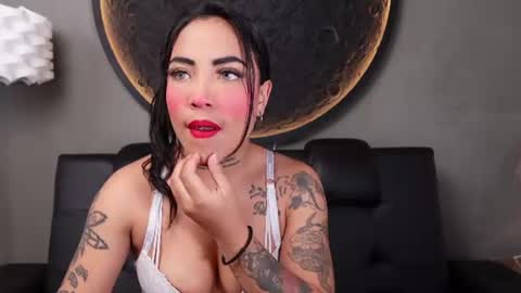 Vaiolette online show from July 28, 11:05 am