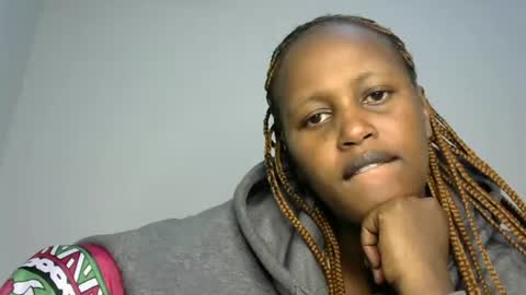 Snapshot of miss_vall chatting on February 3, 9:19 am miss_vall online show from February 3, 9:19 am