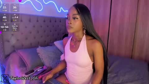 Tay Tay Independent Model   online show from June 26, 7:02 am