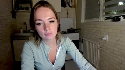 miss_you20 online show from September 16, 9:05 pm