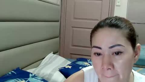 HOT MOMMY ZEPHYR online show from March 10, 6:07 am