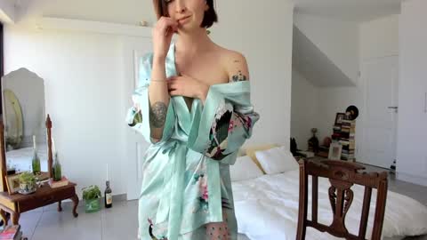 Alexandra Thorn online show from September 25, 9:46 am