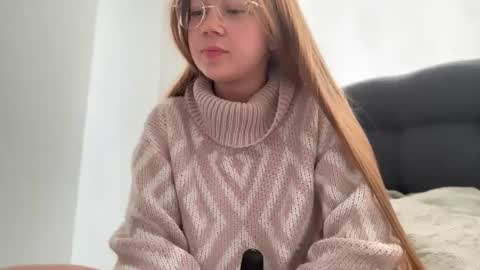 Snapshot of missameliah chatting on February 12, 12:33 pm Ameliahs online show from February 12, 12:33 pm