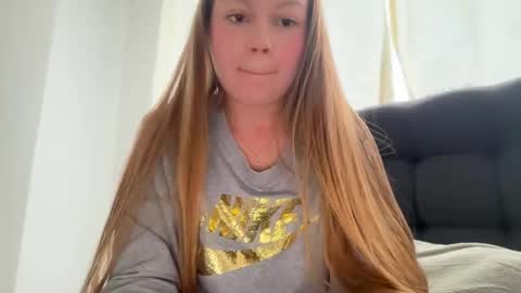 Snapshot of missameliah chatting on February 18, 12:01 pm Ameliahs online show from February 18, 12:01 pm