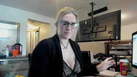 Snapshot of missandsircum chatting on March 1, 2:23 pm missandsircum online show from March 1, 2:23 pm