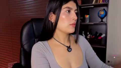 Laura online show from July 14, 1:17 pm