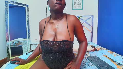 Snapshot of missbnasty_ chatting on December 22, 6:59 pm Miss Evelyn online show from December 22, 6:59 pm