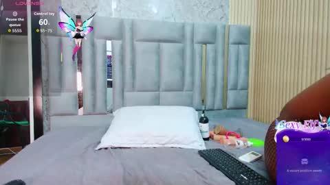 Snapshot of missbnasty_ chatting on December 18, 3:01 am Miss Evelyn online show from December 18, 3:01 am