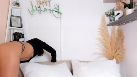 Sara Vanegas online show from June 20, 12:08 pm