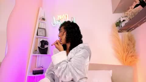 Sara Vanegas online show from July 27, 1:18 pm