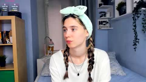 Snapshot of misschaotic_ chatting on September 27, 7:35 am Shelley online show from September 27, 7:35 am