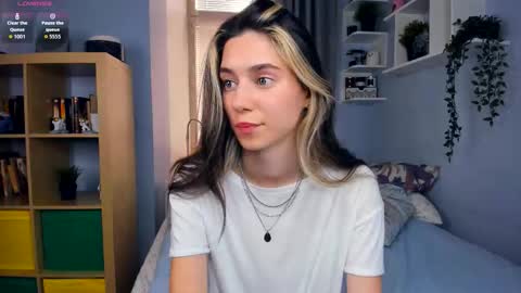 Snapshot of misschaotic_ chatting on September 30, 7:35 am Shelley online show from September 30, 7:35 am