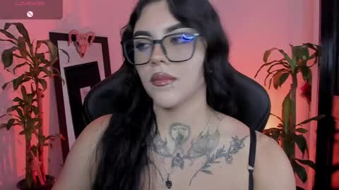 Snapshot of misscharlottte_18 chatting on March 27, 8:26 am Missy Charlottte. Hey remember to give me a thumbs up ty online show from March 27, 8:26 am