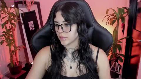 Snapshot of misscharlottte_18 chatting on March 28, 2:55 am Missy Charlottte. Hey remember to give me a thumbs up ty online show from March 28, 2:55 am