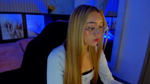 misscheelsee_as online show from September 18, 1:18 am