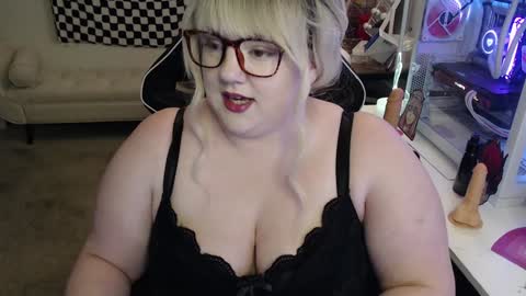 missdanibluee online show from December 5, 11:38 am