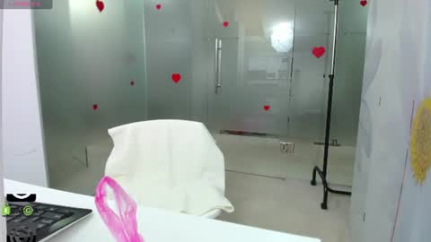Snapshot of missdominna chatting on July 4, 3:02 am Miss Domina online show from July 4, 3:02 am