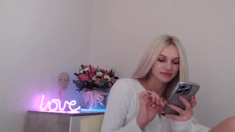 EMMA online show from December 2, 9:17 pm