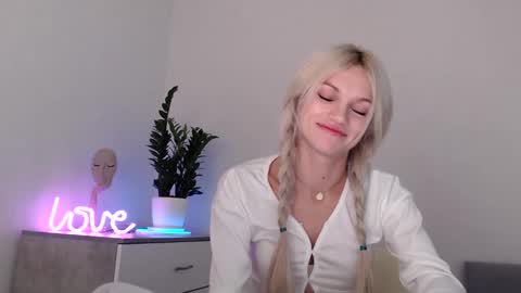 EMMA online show from December 8, 9:41 pm