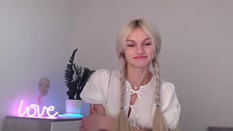 EMMA online show from December 9, 8:54 pm