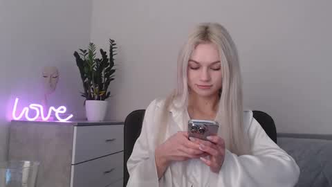EMMA online show from February 12, 9:33 pm