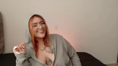 missevans_ online show from June 16, 3:14 pm