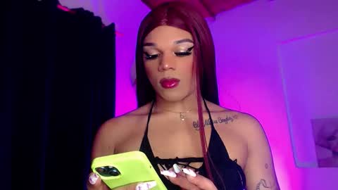 Snapshot of missfer_bigdick chatting on March 5, 12:01 pm Fer online show from March 5, 12:01 pm