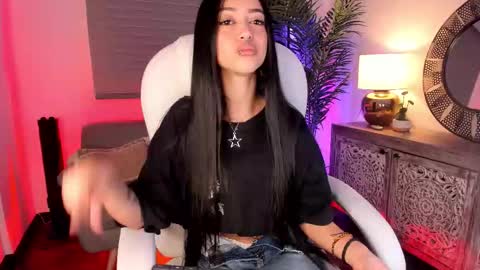 Snapshot of missfrancia_ chatting on December 2, 2:01 pm Amelia Leon online show from December 2, 2:01 pm