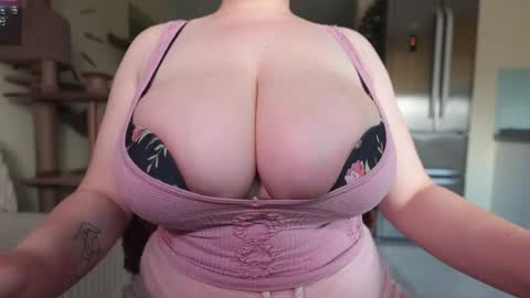 Snapshot of missfreyaxxx chatting on May 22, 10:43 am MissFreyaXXX online show from May 22, 10:43 am