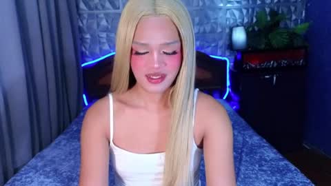 im your queen steffie online show from June 8, 12:05 pm