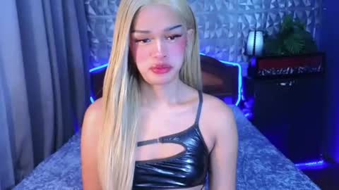 im your queen steffie online show from June 13, 5:44 pm