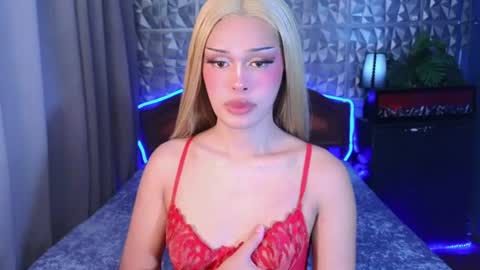im your queen steffie online show from June 16, 12:30 pm