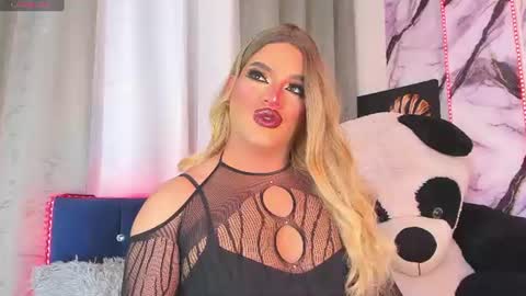 kassandra lazcano online show from June 14, 1:36 am