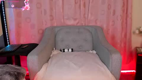 Snapshot of misskendall_hot chatting on November 30, 8:13 pm online show from November 30, 8:13 pm