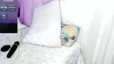 Snapshot of misskiity_ chatting on December 2, 11:34 am misskiity_ online show from December 2, 11:34 am