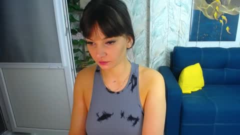 MissLaura online show from December 1, 5:45 am