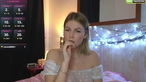 Misslucci online show from December 15, 5:50 pm