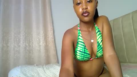 Snapshot of misslunah1 chatting on March 13, 11:44 pm lunah online show from March 13, 11:44 pm