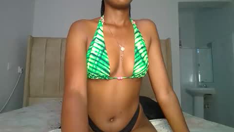 Snapshot of misslunah1 chatting on March 21, 8:19 am lunah online show from March 21, 8:19 am