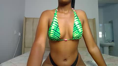 Snapshot of misslunah1 chatting on March 23, 7:12 am lunah online show from March 23, 7:12 am