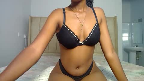 Snapshot of misslunah1 chatting on March 24, 7:46 am lunah online show from March 24, 7:46 am