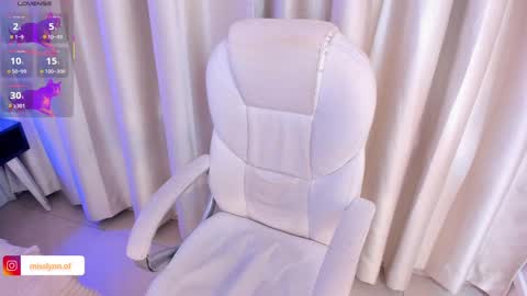 i am lyn online show from November 19, 3:28 am