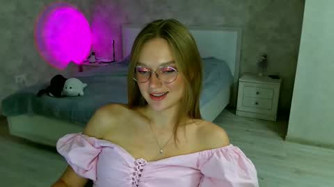 OneGoddess online show from September 24, 7:39 pm