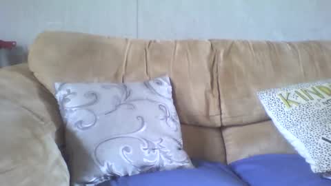 Snapshot of missmeandre chatting on December 7, 11:29 am 4bdn couple online show from December 7, 11:29 am