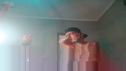 Snapshot of missmeandre chatting on December 4, 11:24 pm 4bdn couple online show from December 4, 11:24 pm