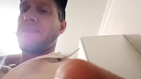 Snapshot of missmeandre chatting on March 6, 1:02 am 4bdn couple online show from March 6, 1:02 am