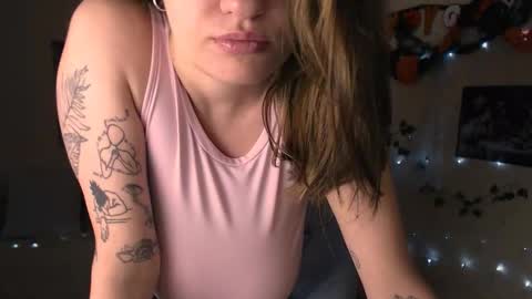 Snapshot of missmelons_ chatting on October 18, 12:28 pm Li online show from October 18, 12:28 pm